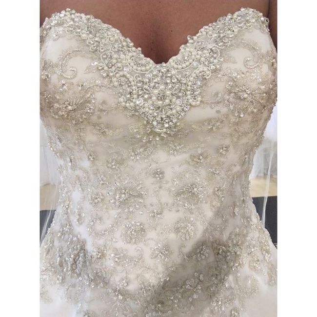 I looove dress threads! Are you rocking white?