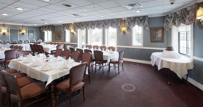 reception room which overlooks the rapids of Niagara Falls