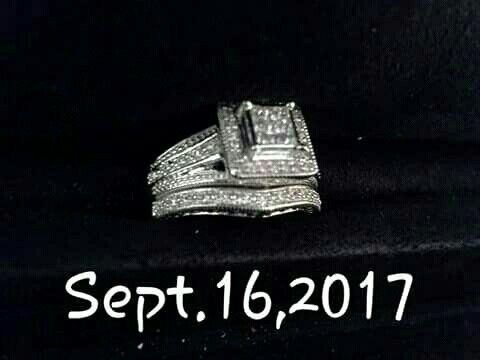 Let's see those rings! And for the Mrs lets see the bands with it ! I LOVE seeing everyone's bling:)