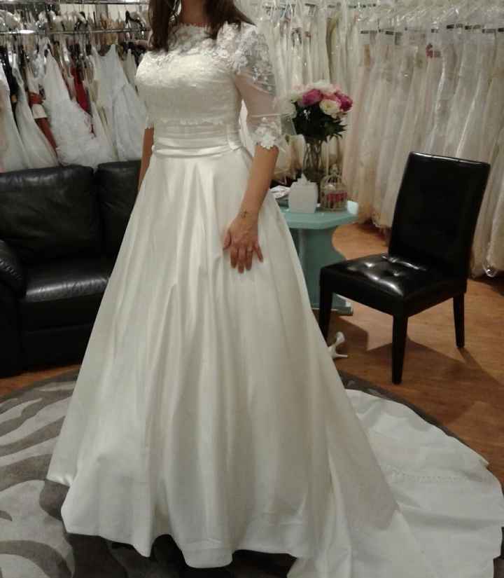 Long sleeve wedding dress love!