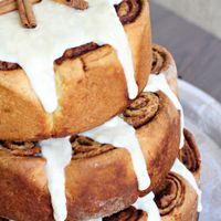 example cinnamon roll tower/cake thing