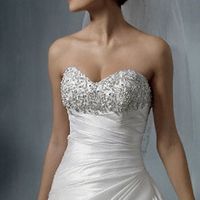 What type of jewlery/wedding bouqet should I wear with my wedding dress?