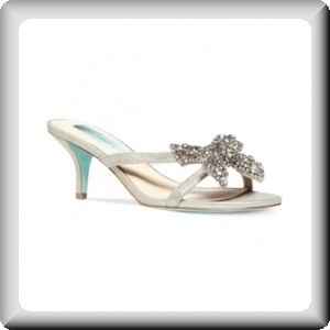 Where can I find really cute shoes with a low heel