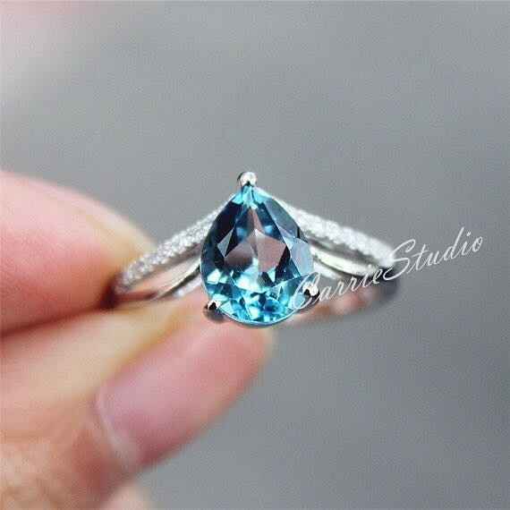 Let's see those beautiful rings lady's!