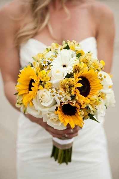 Bride's Bouquet - All White or Colorful?
