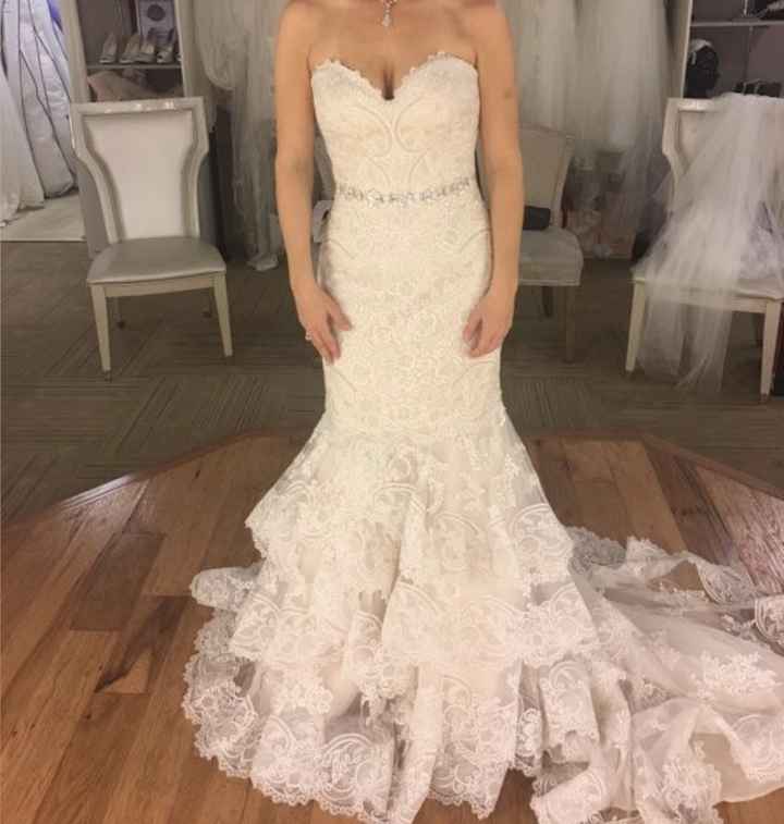 Having trouble accessorizing dress...did anyone do a belt AND a headpiece? Pics?