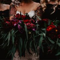 What kind of flowers? Real, faux, sola, or paper? - 2