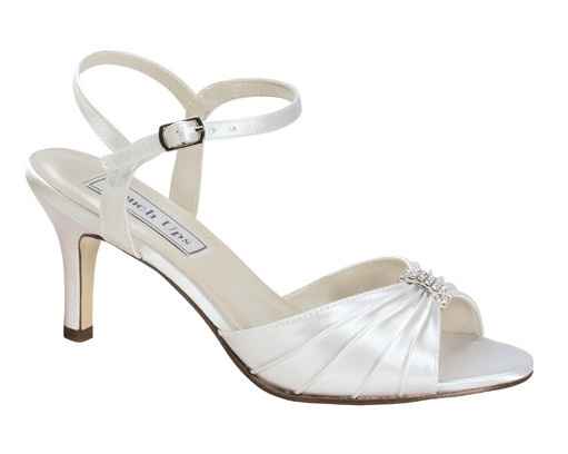 Waiting on my dress, so let me see yours and your accessories!