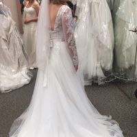 Long sleeve wedding dress love!