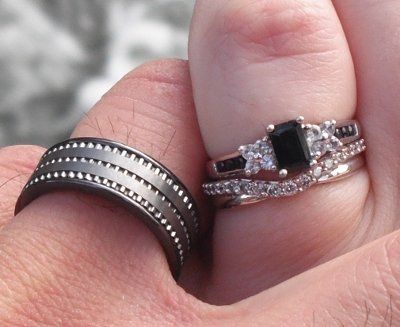 Hey Girls! What does your husband-to-be's wedding ring look like?
