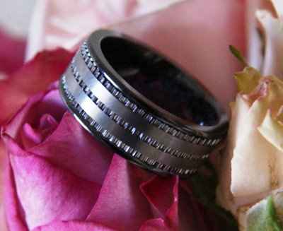 Hey Girls! What does your husband-to-be's wedding ring look like?