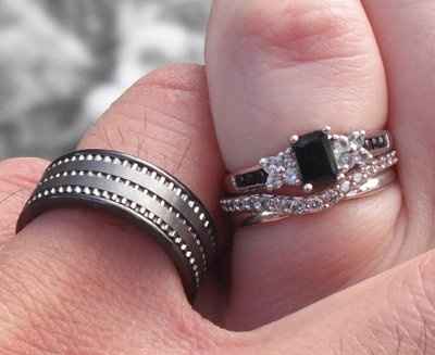 Hey Girls! What does your husband-to-be's wedding ring look like?
