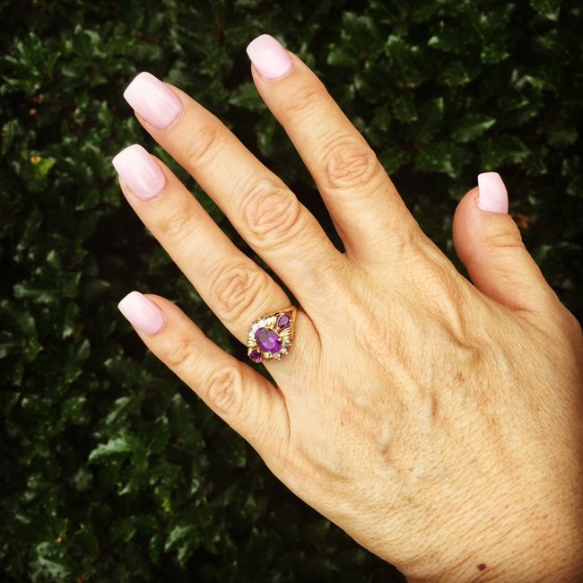 Are French tip manicures no longer popular? 6