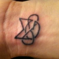 NWR getting a new tattoo YEAh