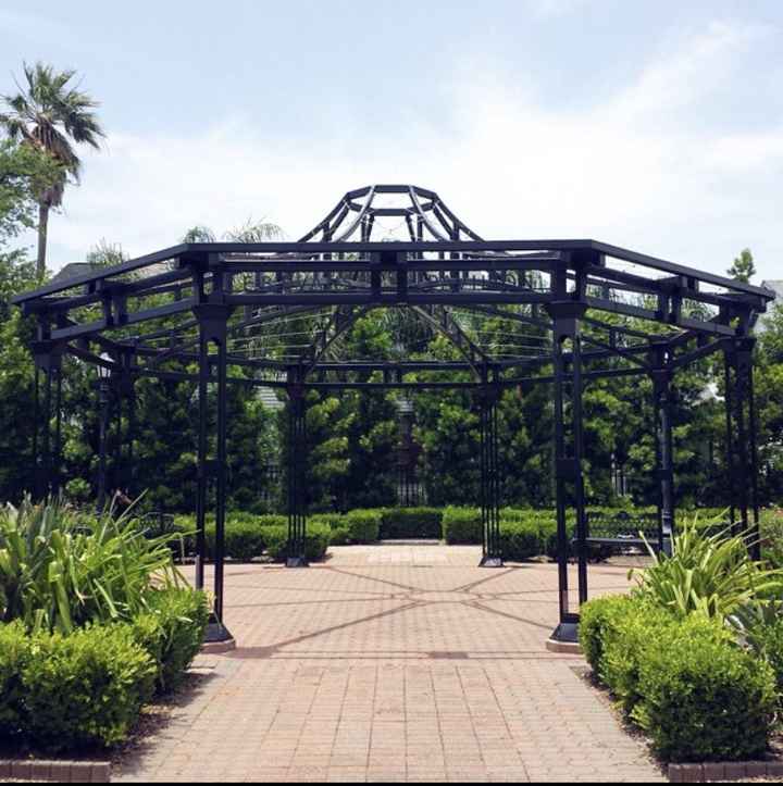 Fake garland/leaves on gazebo? - 1