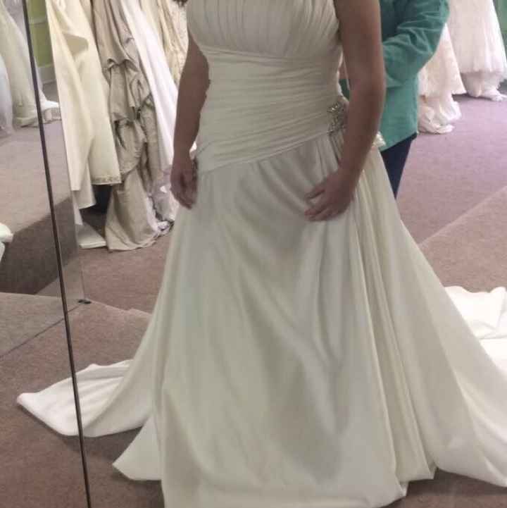 Any other brides under 5 ft?