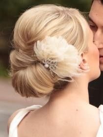Who is not wearing a veil?