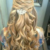 Calling all with half up/half down hairstyles...