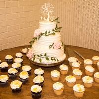 Opinions on cupcake tier for wedding guests, not a cake! - 1