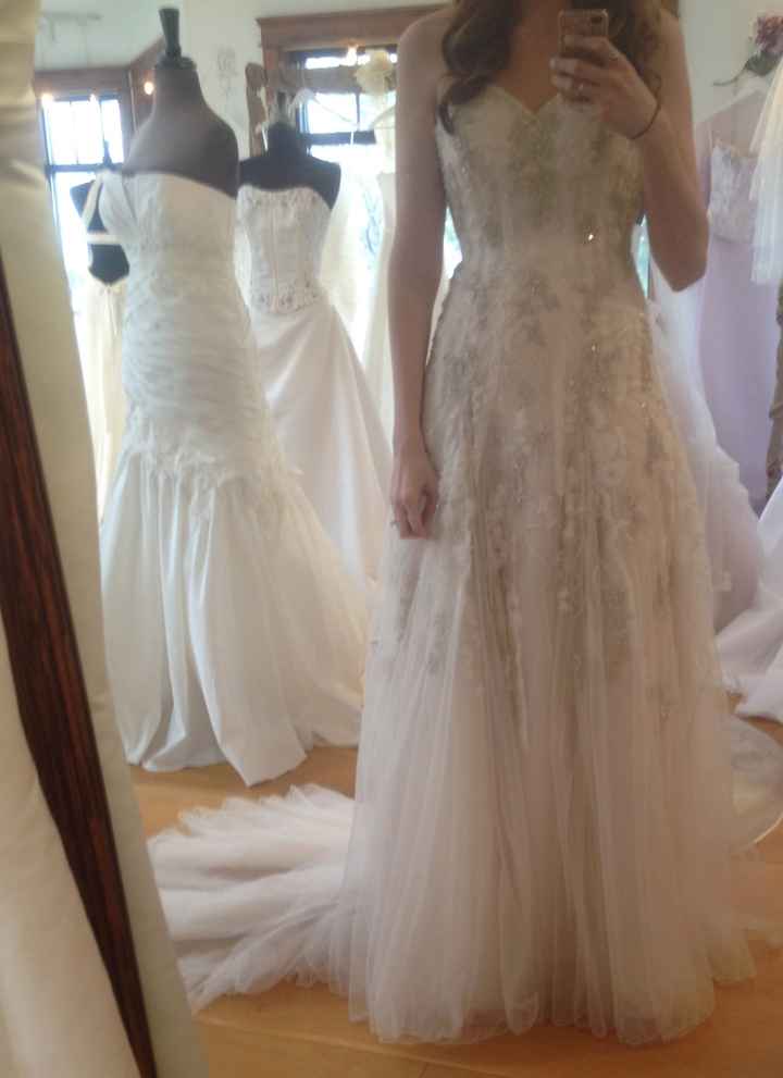 I have no idea what type of theme to do for my wedding with the dress I bought.... (photo included)