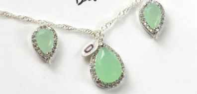 Bridesmaids Dress/Jewelry Help!