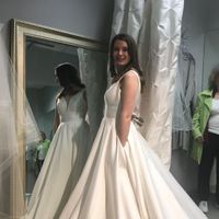 Does your dress have pockets? - 1