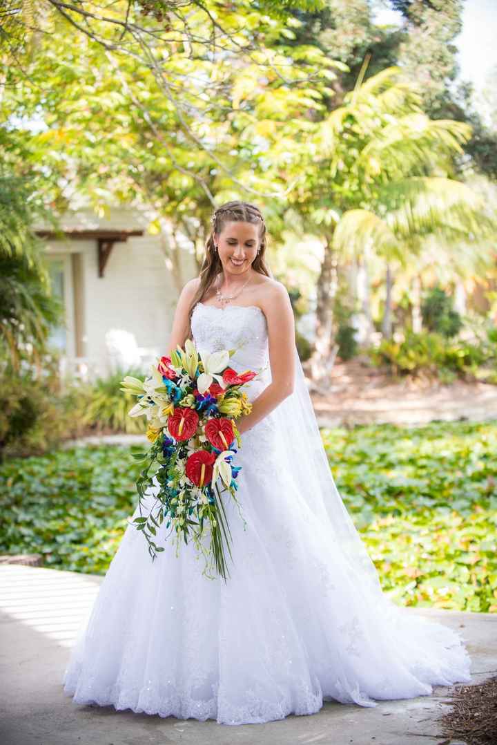 I looove dress threads! Are you rocking white?