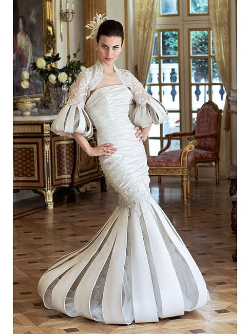 oh wow! who wants to wear this dress look?