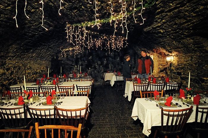 Would you book alternative / non-traditional wedding venues?