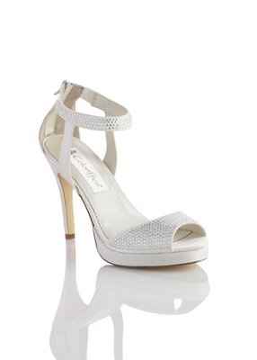 Help me pick my shoes!