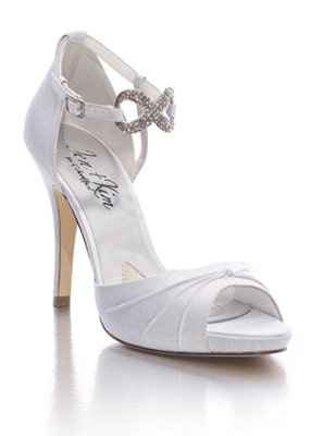 Help me pick my shoes!