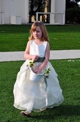 I'm married!!!!  I'm a WIFE! (pics in no particular order)