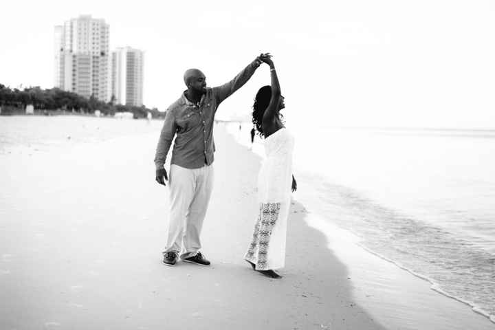 ENGAGEMENT PICS ARE IN!!!! And I think......      (pic heavy)
