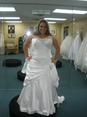 What does your dress look like? Post pics or give style number. I want to know what the trend is!