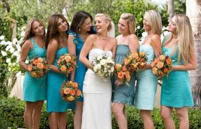 What color flowers with this colored dress?
