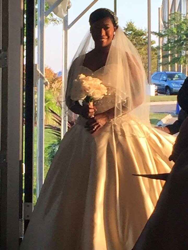 I'm officially a married woman!!!! Guest pics included ;)