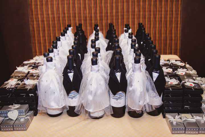 I'm married with pics! Vegas style!