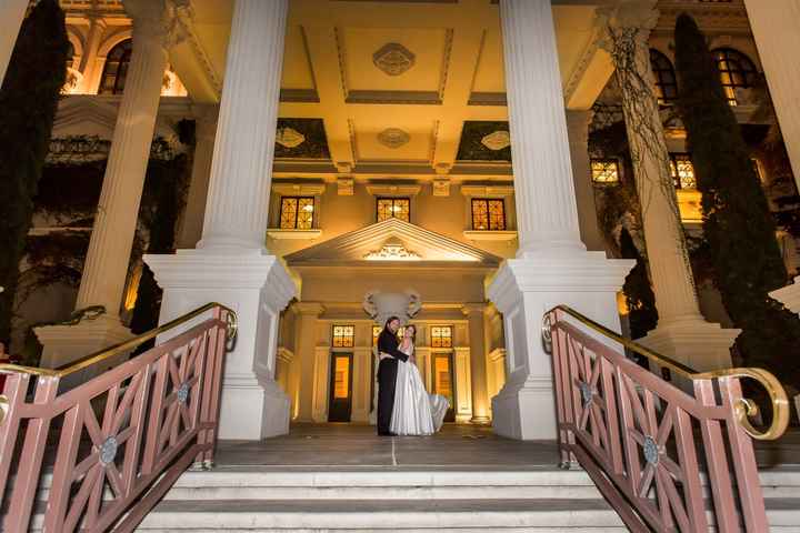 I'm married with pics! Vegas style!