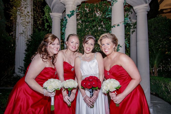 I'm married with pics! Vegas style!