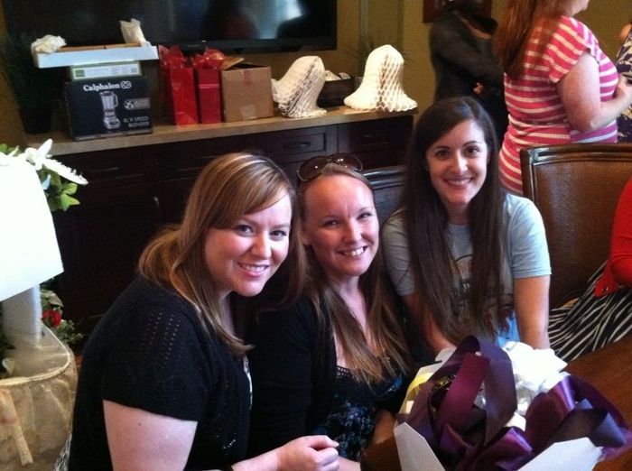 Who wears jeans and a t-shirt to a WEDDING SHOWER?!? Ugh!!