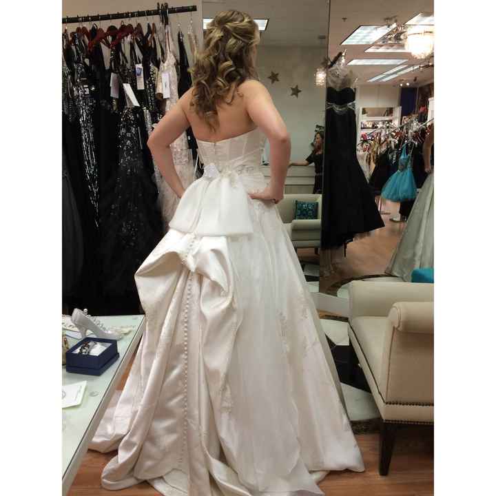 *UPDATE & DRESS PICS PAGE 5* Yay Makeup / Horrible Hair Trial :( / Gown Alterations