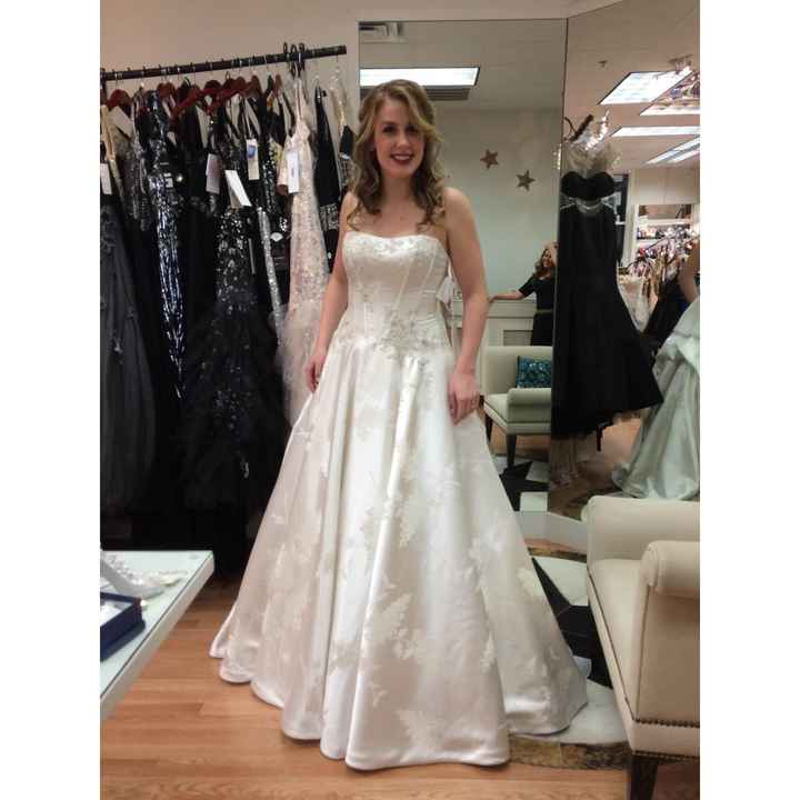 *UPDATE & DRESS PICS PAGE 5* Yay Makeup / Horrible Hair Trial :( / Gown Alterations