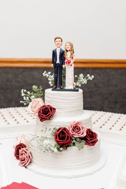 Decorating a White Wedding 🎂 1