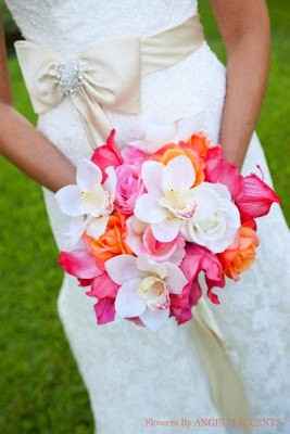 Is your bouquet neutral/ivory or bolder colors? Show me!