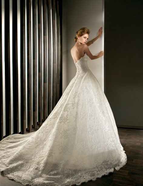 Show us your wedding dress