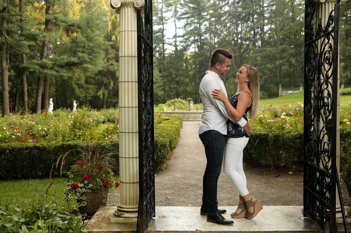 Engagement Photo Outfits 13