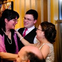 what is your mother or fmil wearing?