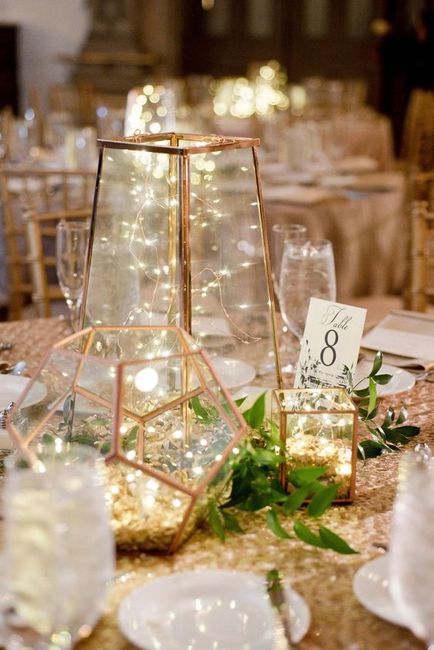 Fairy light in centerpieces with fresh flowers 2