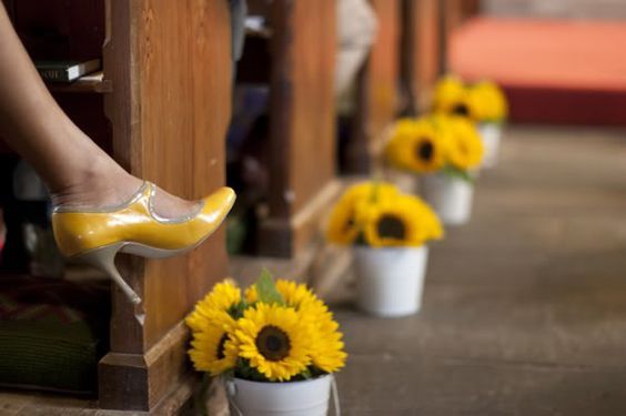 Renewal of vows - DIY Sunflower Decorations 7