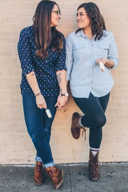 Engagement Photo Outfits for Two Women 8